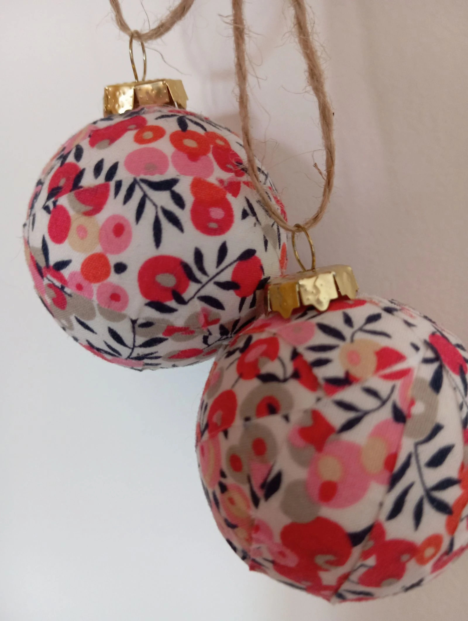 Deux petites boules de Noël liberty 